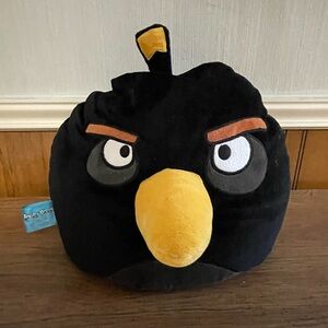 Black bomb bird from Angrybirds. 20in plush. Hang tag still in tact
